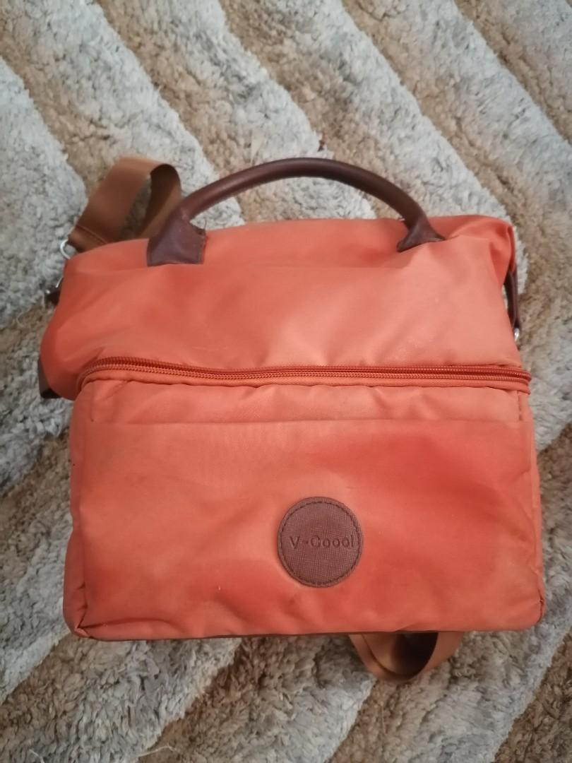 Breastpump bag (Category: Breastfeeding & Bottle Feeding) located in Cainta. Submitted by trix.trading (Listing ID 1111533207, Image 1). Description: Breastpump bag Brand: V-cool Flaw: last pic.
