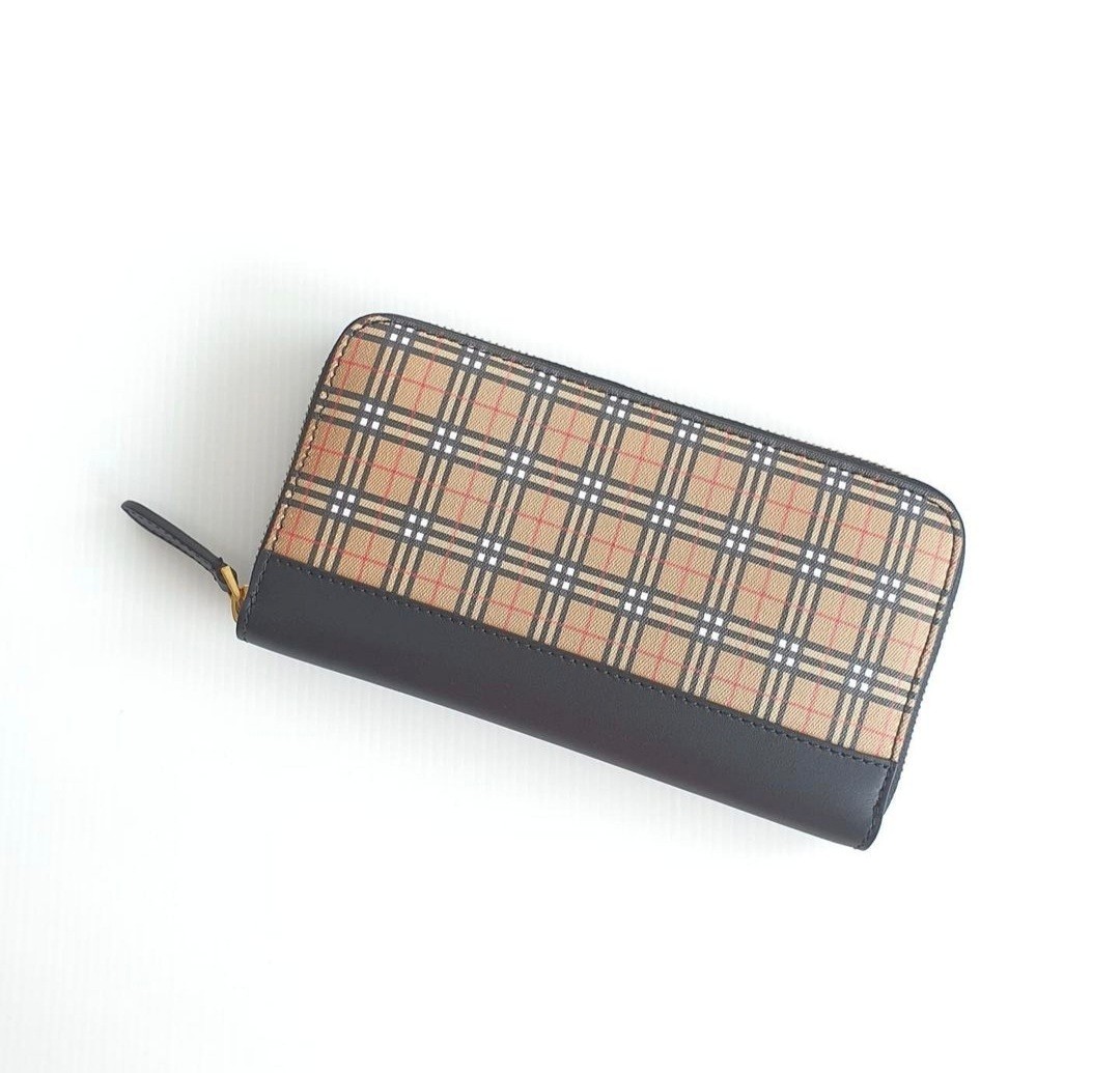 Burberry zippy shop wallet