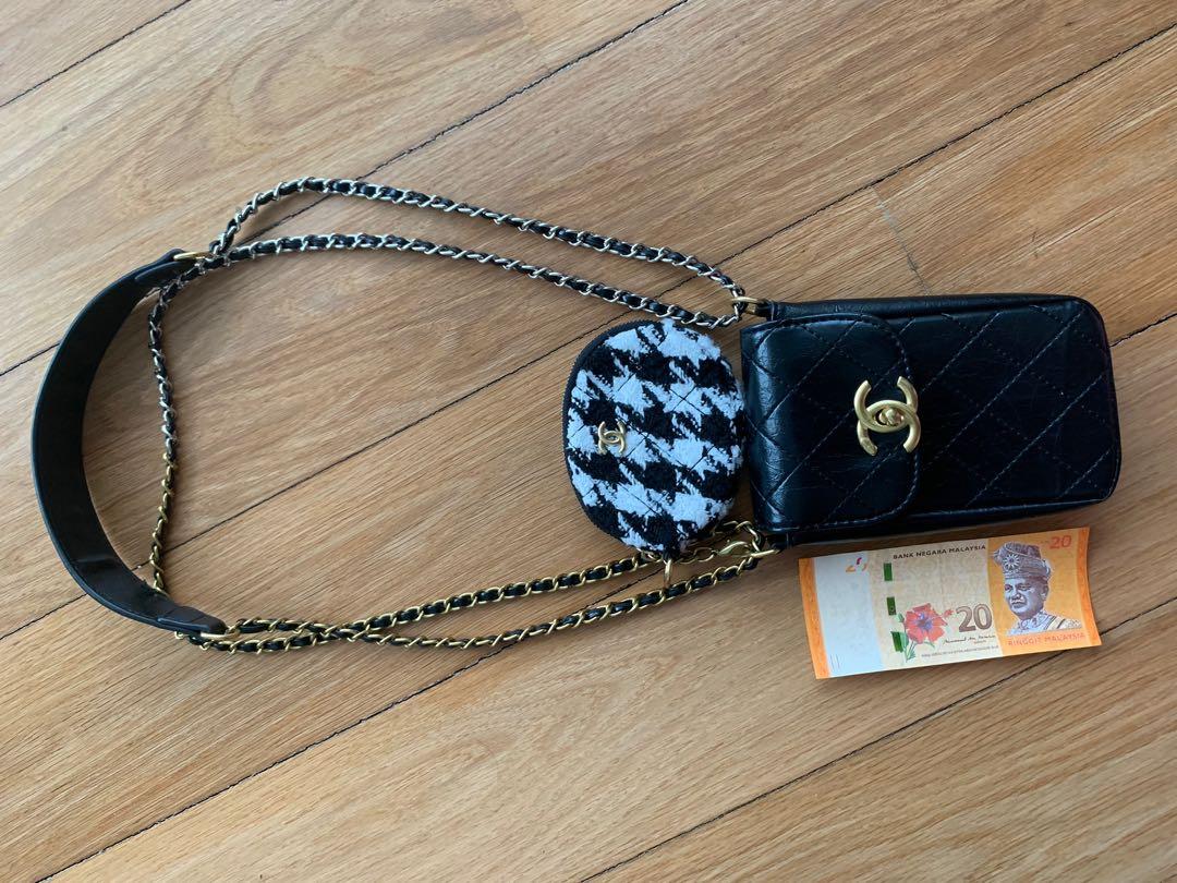 Chanel Beauty VIP Gift + Free Shipping, Women's Fashion, Bags & Wallets,  Purses & Pouches on Carousell