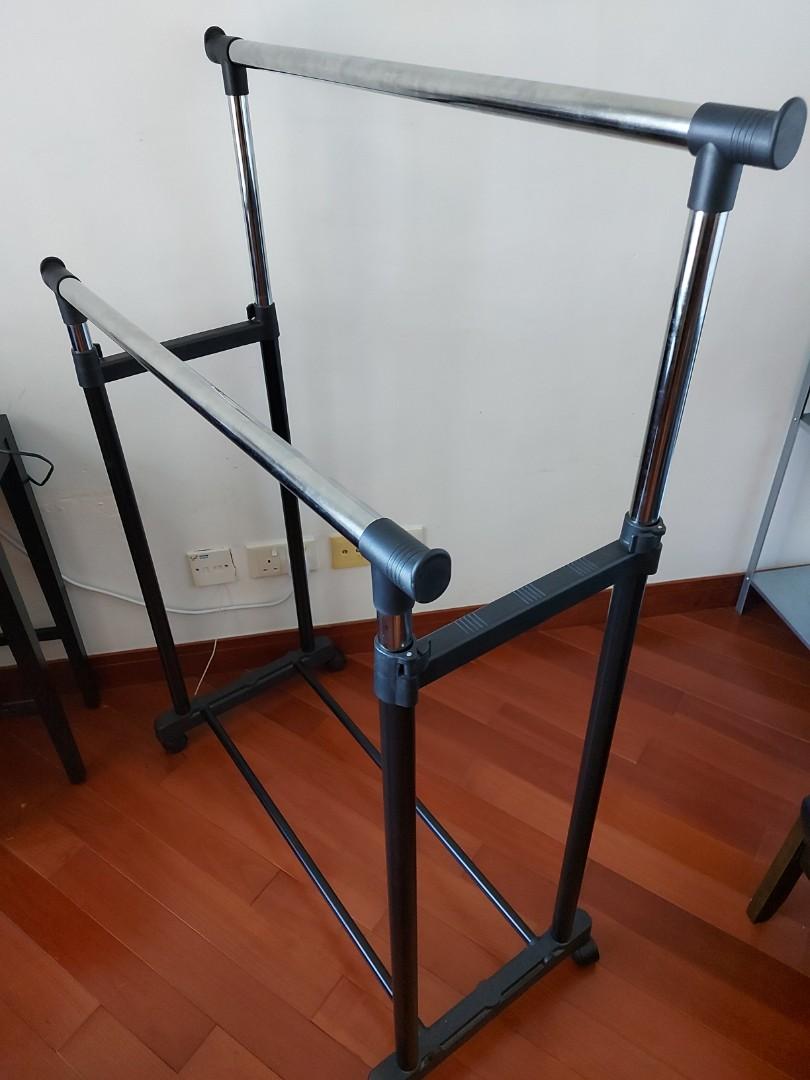 Clothes Rack （分類：櫃子、組合櫃及置物架）位於 Hong Kong。 由 wana.watch 提交（商品編號 1111484116，圖片 1）。簡介： Plastic Clothes Rack. Super light and adjustable height.。