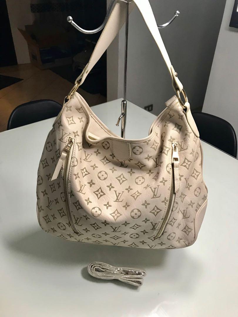 LV Hobo bag (2-way) (Category: Announcements) located in Taytay. Submitted by now_selling (Listing ID 1111542447, Image 1). Description: .
