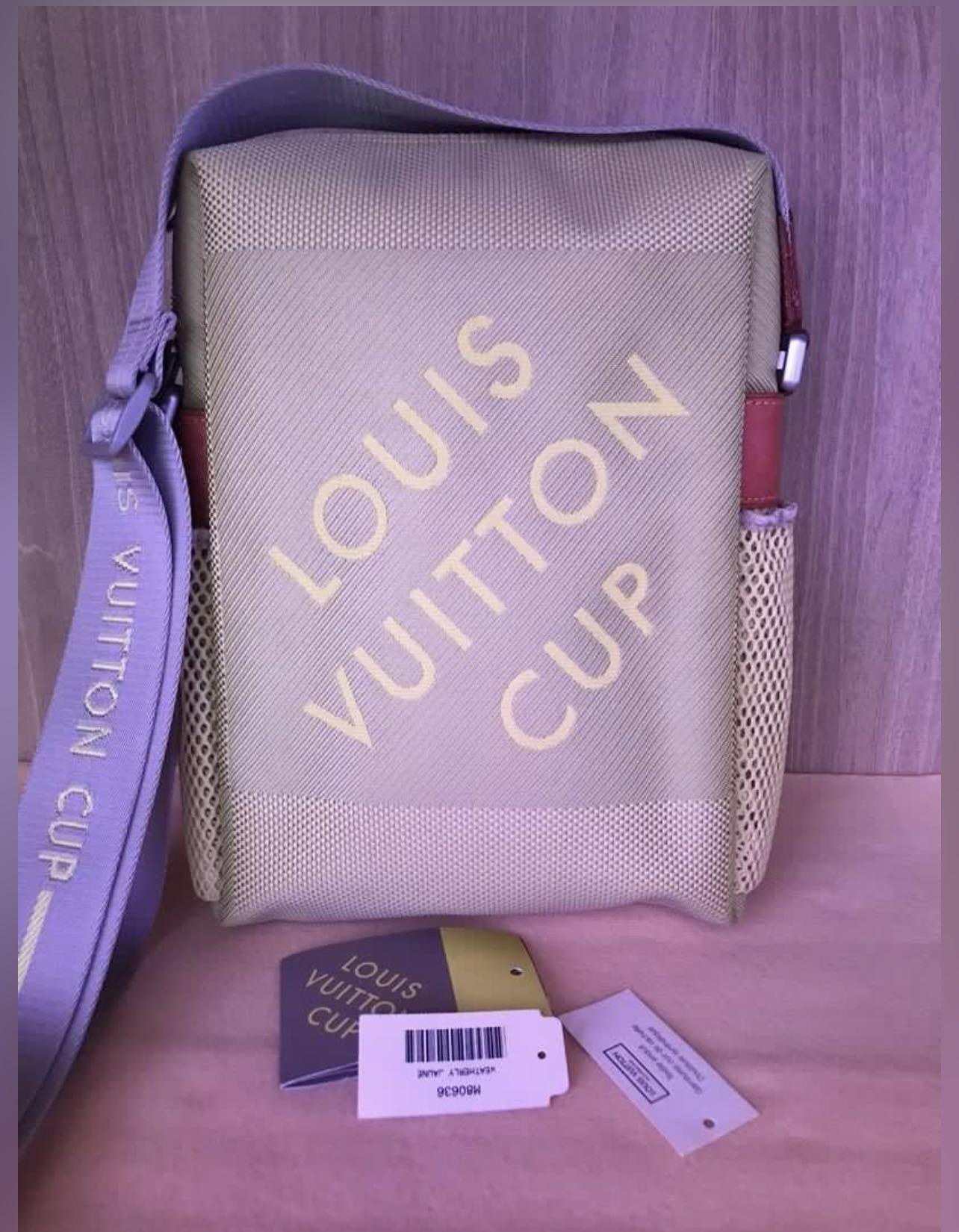 LOUIS VUITTON Weatherly Shoulder Crossbody bag M80636