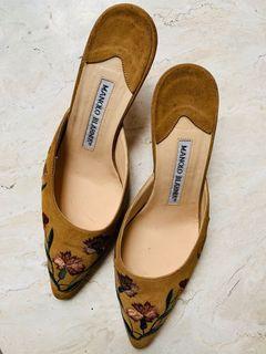 MANOLO BLAHNIK kitten heels