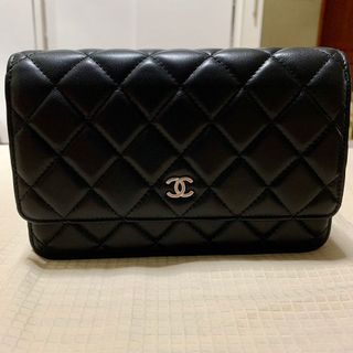 (Category: ) located in . Submitted by lizzyclosetsale (Listing ID 1111432532, Image 1). Description: .