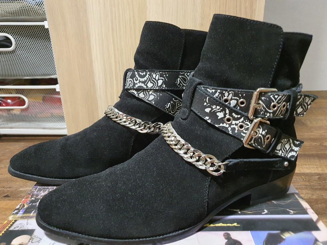 Chelsea boots shop with bandana