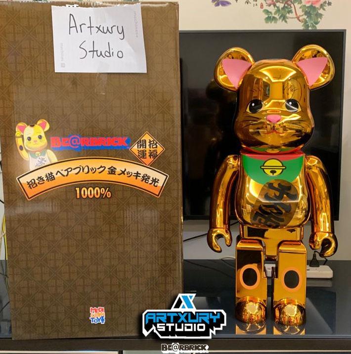 Bearbrick Maneki Neko Gold Plated Emit Light 1000 招财猫系列之千万两亮灯版本 Hobbies Toys Collectibles Memorabilia Fan Merchandise On Carousell
