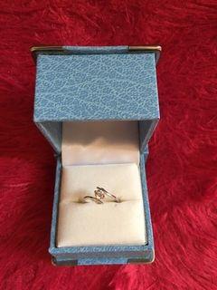 Brand new 10K White Gold Synthetic White Sapphire Ring Size: 5.5