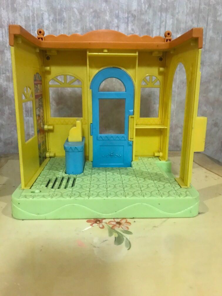 Dora Dollhouse (Category: Kids Toys) located in Quezon City. Submitted by ch4rmmyk1tty (Listing ID 1111820277, Image 2). Description: ☆ played with it when i was a little kid ☆ in good condition ☆ no accessories ☆ great for toys like pinypons or small barbies .