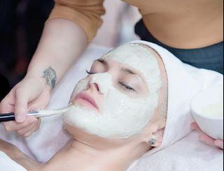 Facial /Facial treatment/Facial Regular skin care with massages Relaxing