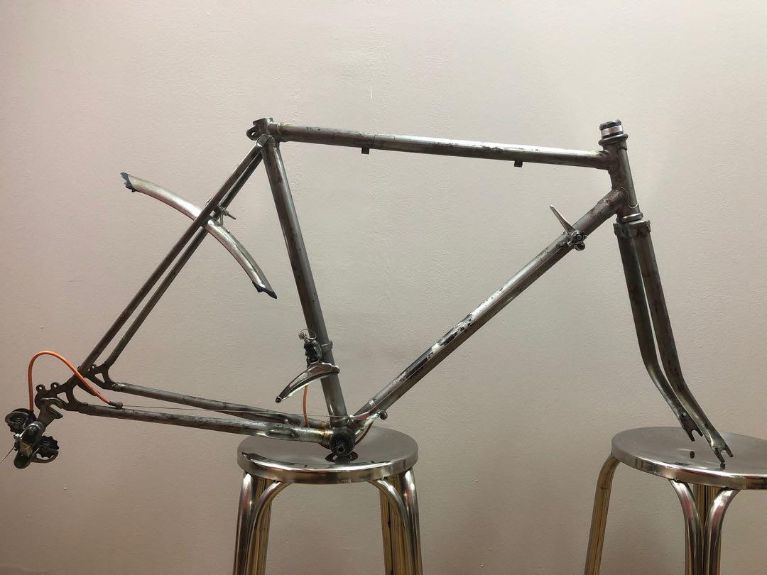 Old road bike clearance frame