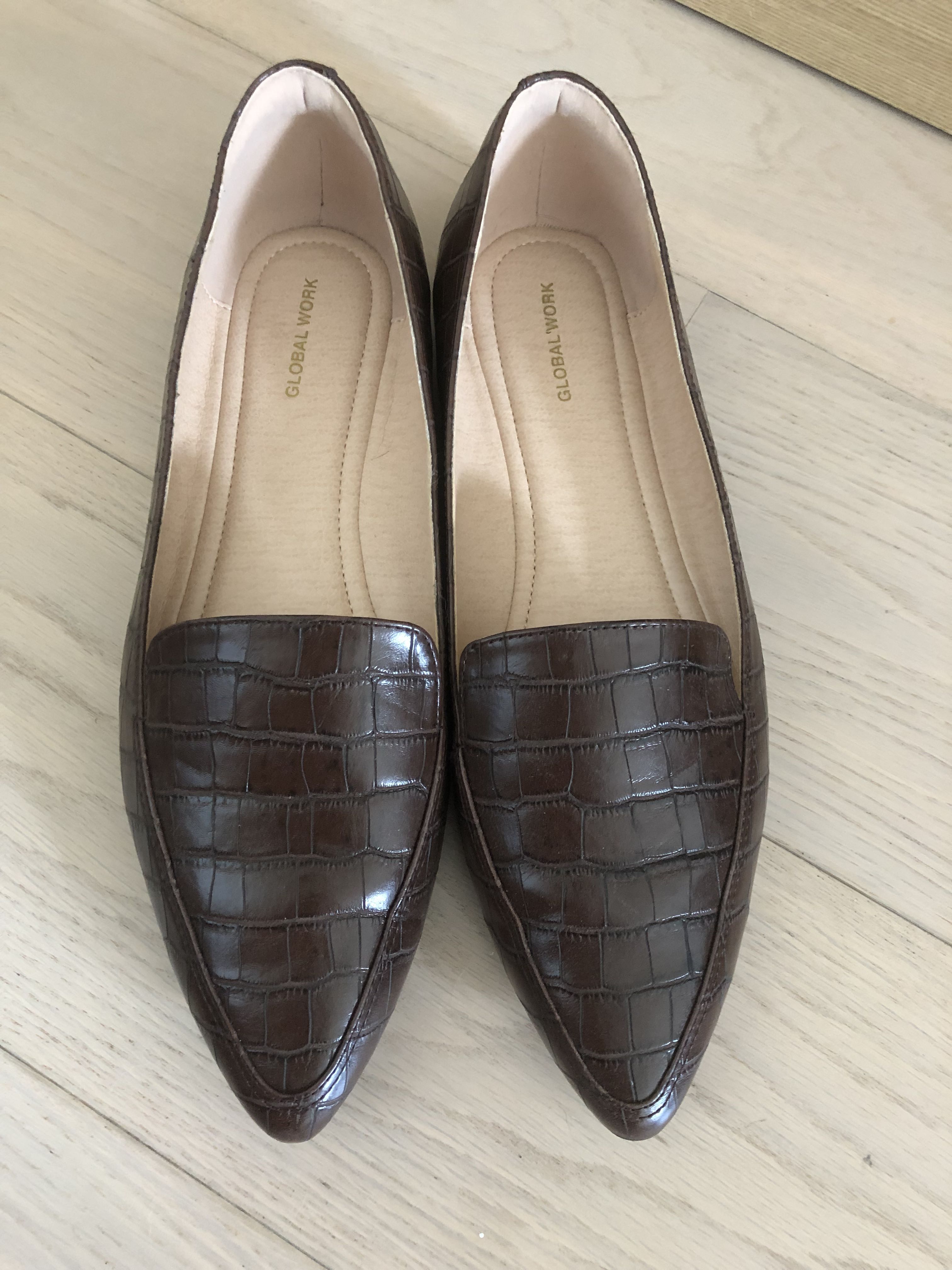 Global work shoes sales