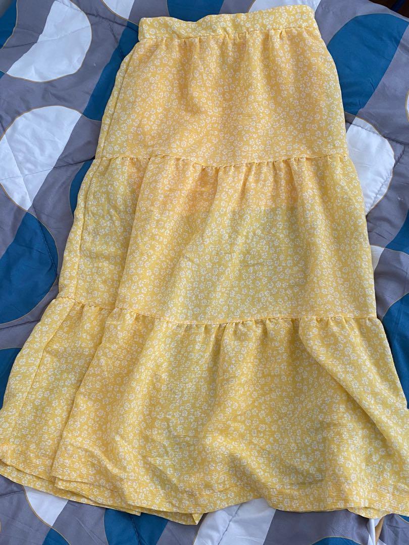 h&m maxi yellow skirt (Category: Skirts) located in Binan City. Submitted by dumpcloseet (Listing ID 1111648260, Image 1). Description: .