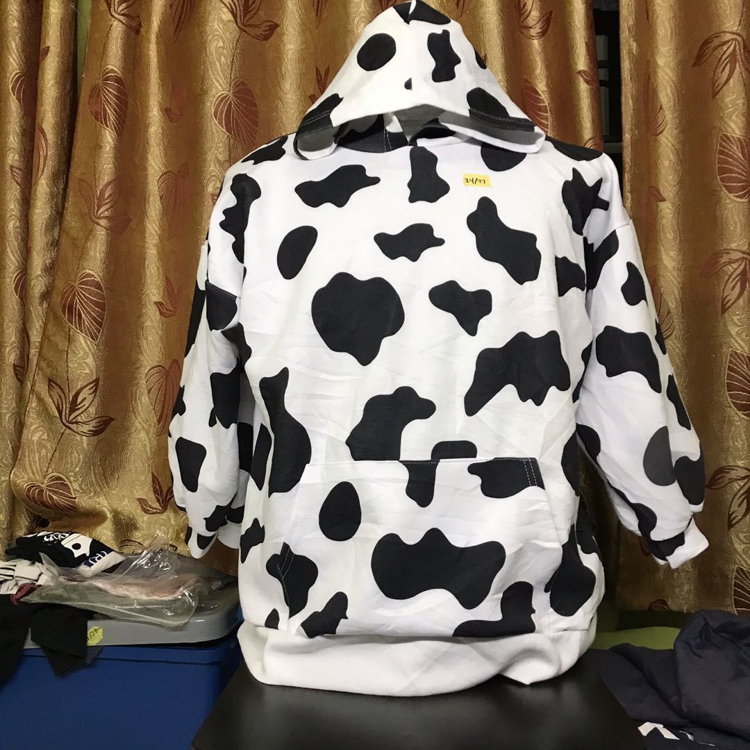 Hoodie Print Kulit Lembu Women S Fashion Clothes Tops On Carousell
