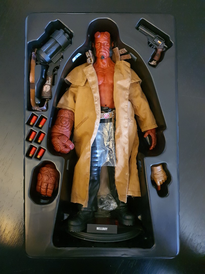 Hellboy 2 toys top
