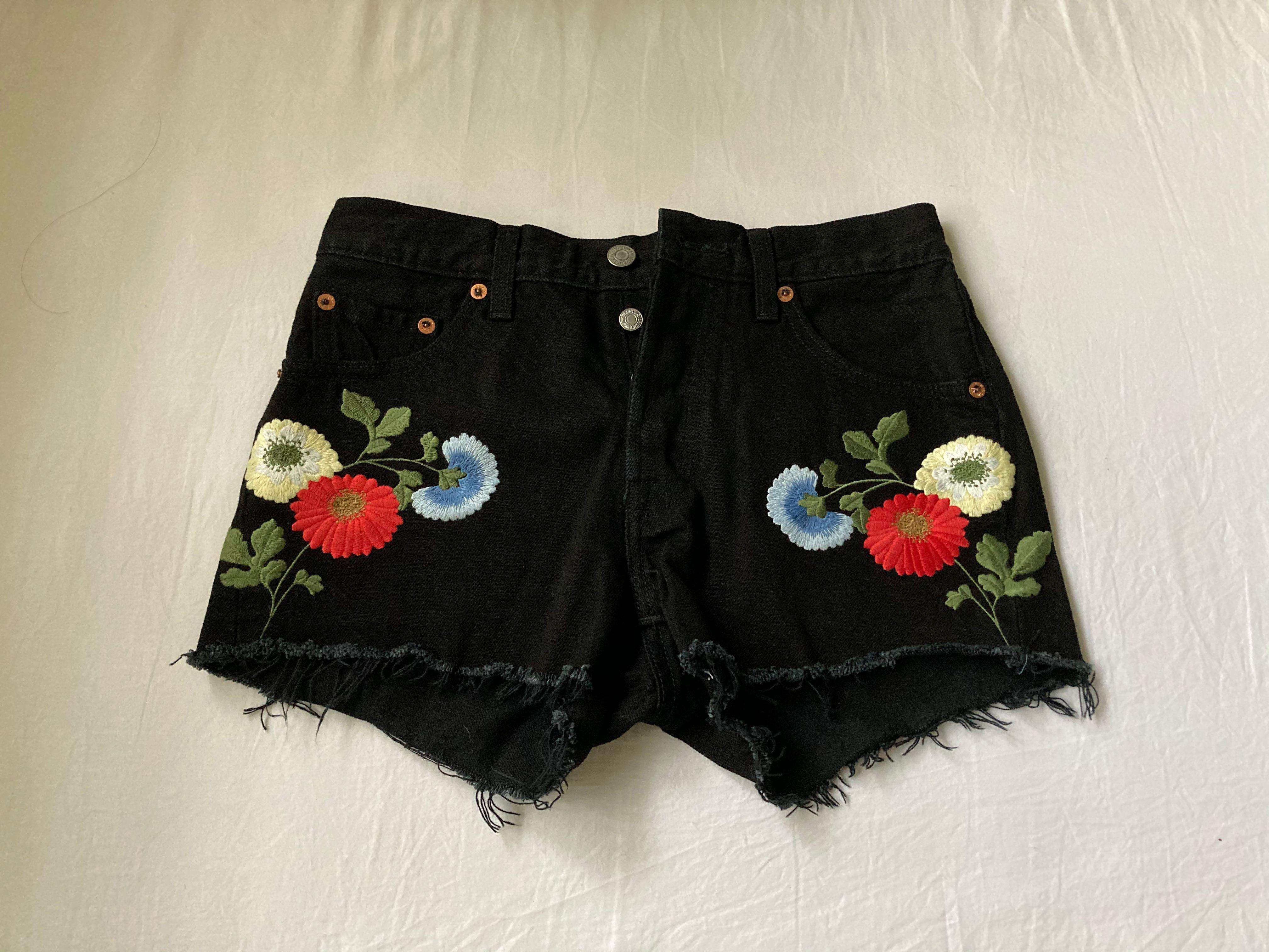 Levi's 501 floral shorts BNWOT, Women's Fashion, Bottoms, Shorts on  Carousell