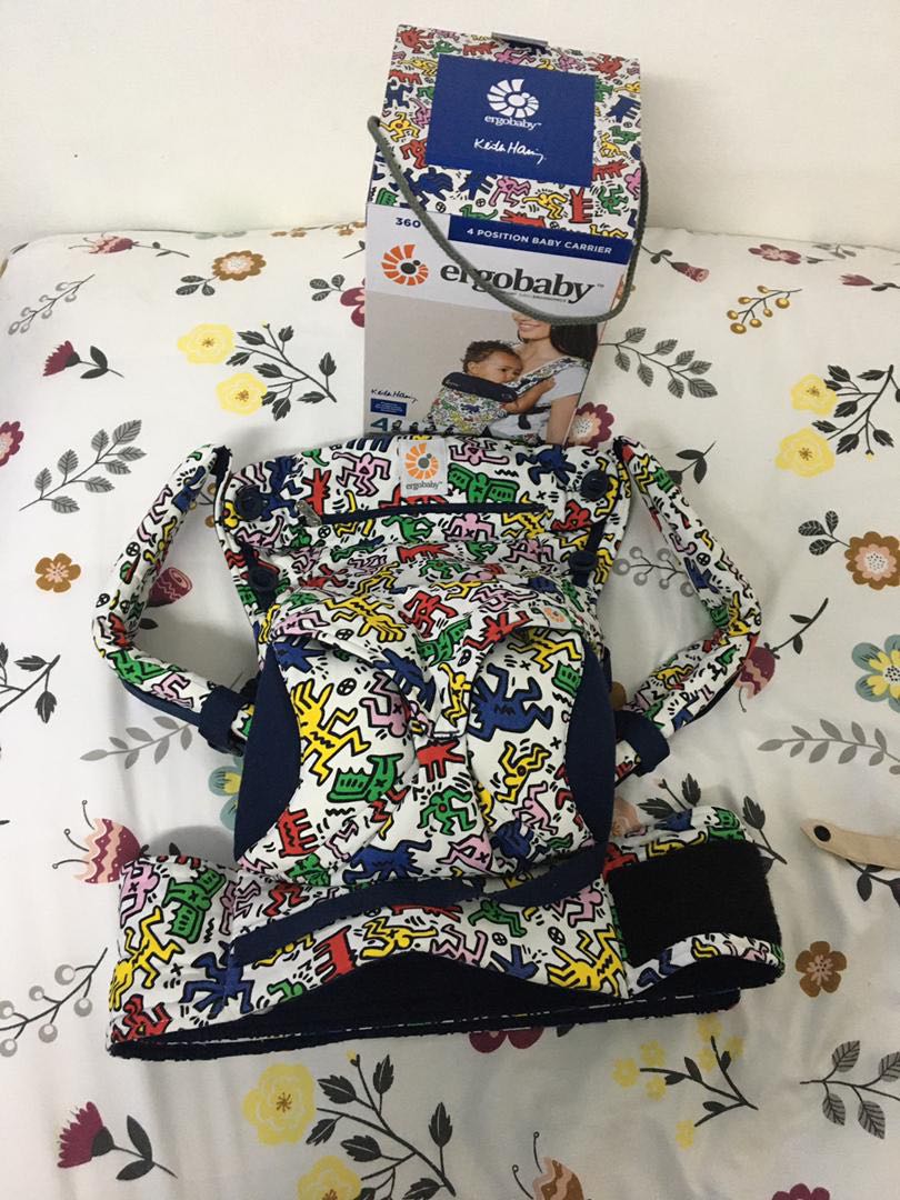 Ergobaby adapt store keith haring