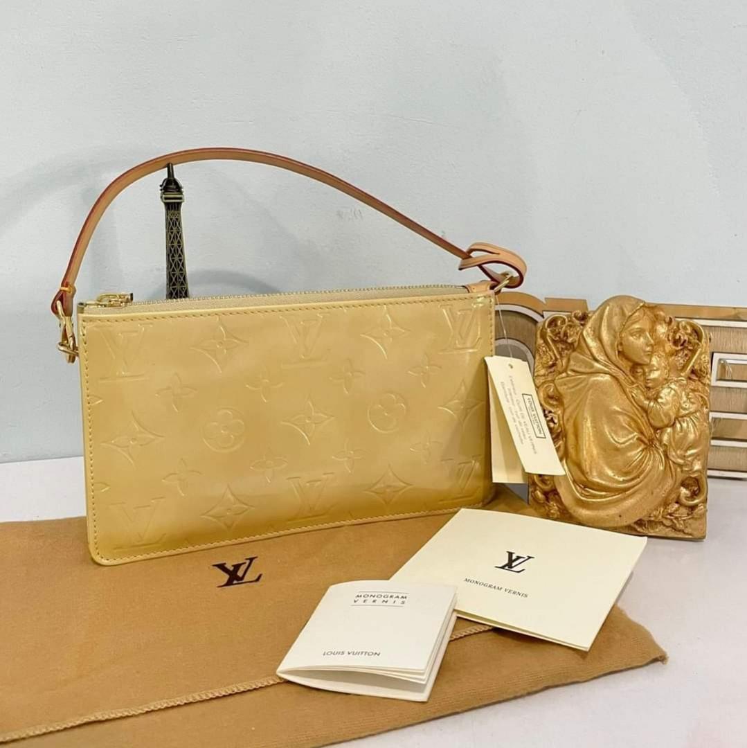 Louis Vuitton Black Monogram Vernis Lexington Fleurs Pochette, Women's  Fashion, Bags & Wallets, Purses & Pouches on Carousell