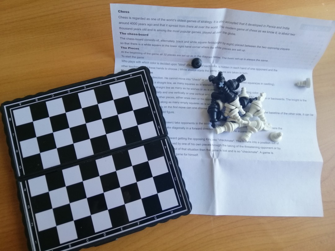 Mini magnetic chess set, Hobbies & Toys, Toys & Games on Carousell