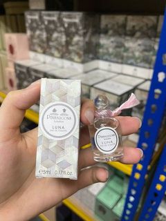 (Category: ) located in . Submitted by perfume_wholesaler (Listing ID 1111827699, Image 1). Description: .