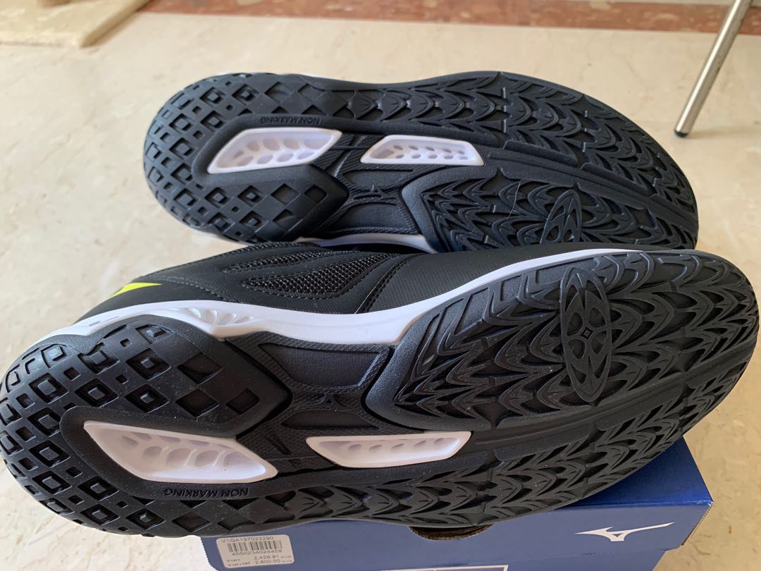 mizuno court shoes