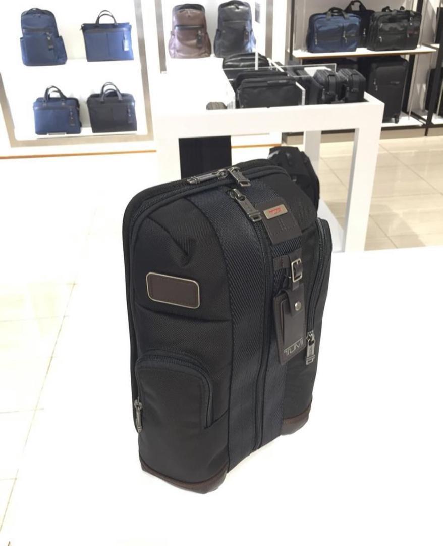 tumi higgins sling