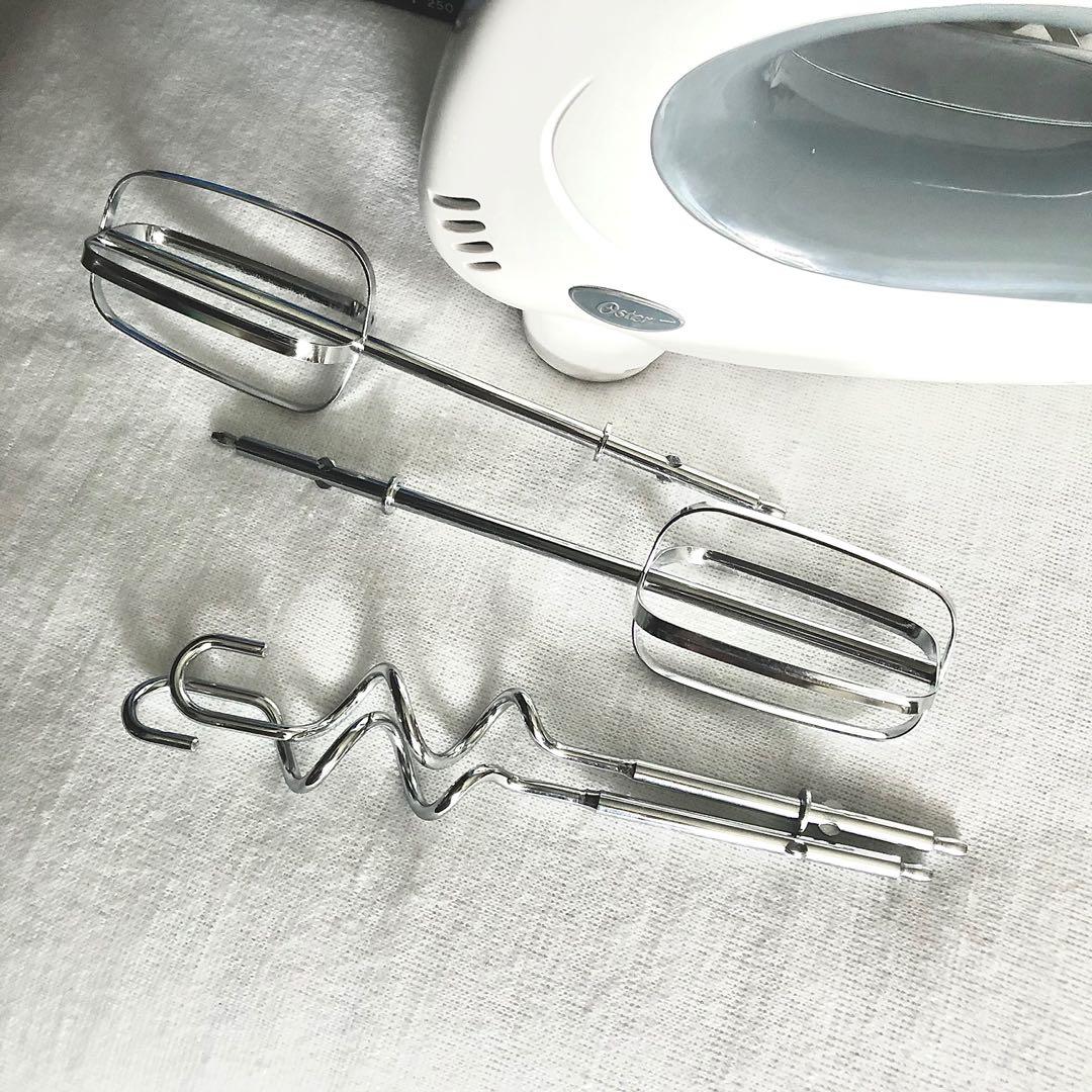 OSTER 6 SPEED HAND MIXER WITH CHROME PLATED BEATERS AND DOUGH HOOKS