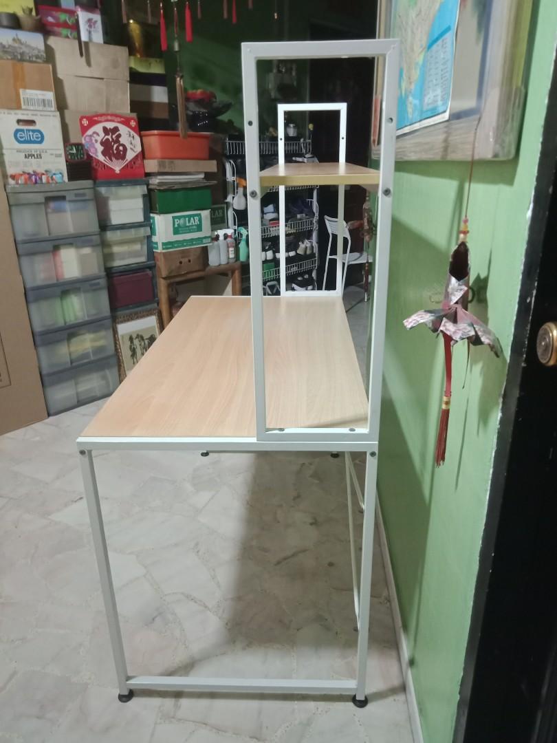 study table, lightweight/can be dismantled/disassembled for easy