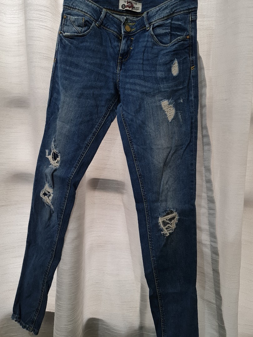 Terranova ripped jeans, Women's Fashion, Bottoms, Jeans on Carousell