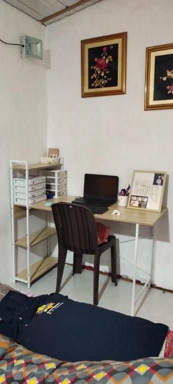 120cm BIG Computer Table Light Brown with Bookshelves (Category: Tables & Sets) located in Manila. Submitted by affordshopz (Listing ID 1112030784, Image 2). Description: Light brown only Product name: Study Table Color: as photos shown Material: MDF +Metal Size: as photos shown 120*60cm 𝕄𝕠𝕣𝕖 𝕒𝕗𝕗𝕠𝕣𝕕𝕒𝕓𝕝𝕖 𝕒𝕟𝕕 𝕢𝕦𝕒𝕝𝕚𝕥𝕪 𝕚𝕥𝕖𝕞𝕤? 𝑽𝒊𝒔𝒊𝒕 𝒂𝒇𝒇𝒐𝒓𝒅𝒔𝒉𝒐𝒑𝒛 𝐍𝐎𝐖 𝑊𝒆 𝒐𝒇𝒇𝒆𝒓 𝑪𝑶𝑫 𝒂𝒏𝒅 1 𝒅𝒂𝒚 𝒅𝒆𝒍𝒊𝒗𝒆𝒓𝒚!