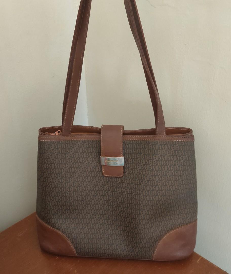 ❤️ Balmain Paris (Category: Luxury Bags & Wallets) located in Muntinlupa City. Submitted by cassava_ph (Listing ID 1112076204, Image 1). Description: Balmain Paris long handle shoulder bag. This is a preloved bag so please examine all the photos first. All flaws are minor..