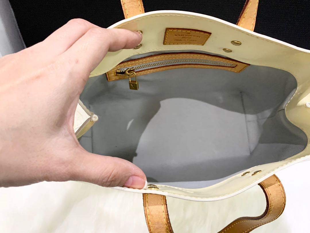 Authentic lv bag (Category: Luxury Bags & Wallets) located in Rizal. Submitted by mvdl0707 (Listing ID 1111969453, Image 2). Description: Guaranteed authentic lv bag No inclusions Flaw: has small yellow dot sa side nung bag. Please refer to the pictures posted All sales are final I dont accept return or refund Be sure to check all the pictures before buying .