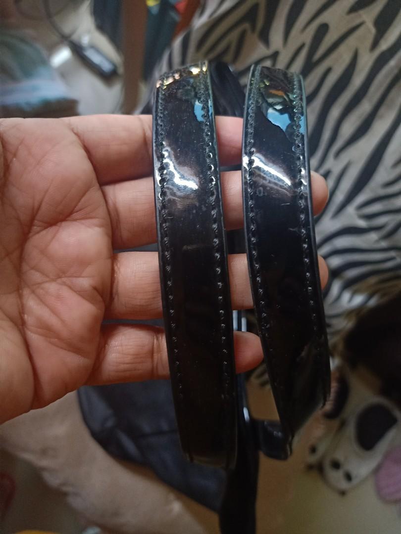 Authentic Tory tote bag (Category: Luxury Bags & Wallets) located in Davao. Submitted by athenaprelovedph (Listing ID 1111943678, Image 2). Description: authentic Tory tote bag color black semi large size, snap closure payment : via gcash paymaya bpi bdo shipping : jnt, lbc cop and jrs.