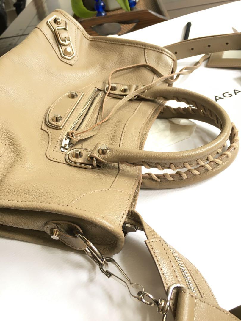 Balenciaga City (Category: Luxury Bags & Wallets) located in Quezon City. Submitted by olaola (Listing ID 1097382921, Image 3). Description: Authentic size small Inclusions: strap, card, dust bag, paper bag In good condition With very minor flaw as seen in pic 60k last price .