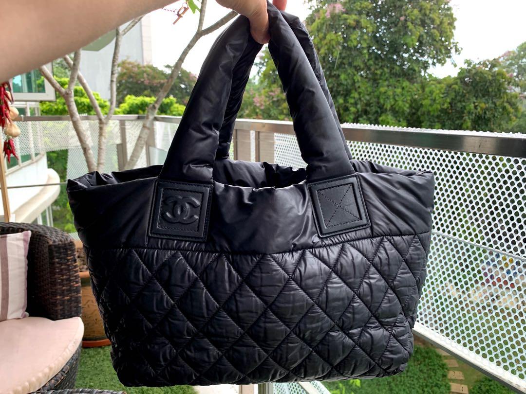 CHANEL Cocoon bag in black quilted grained leather  VALOIS VINTAGE PARIS