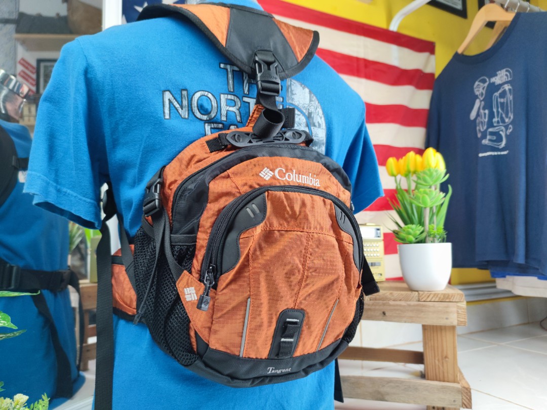 Hiking waist bag store