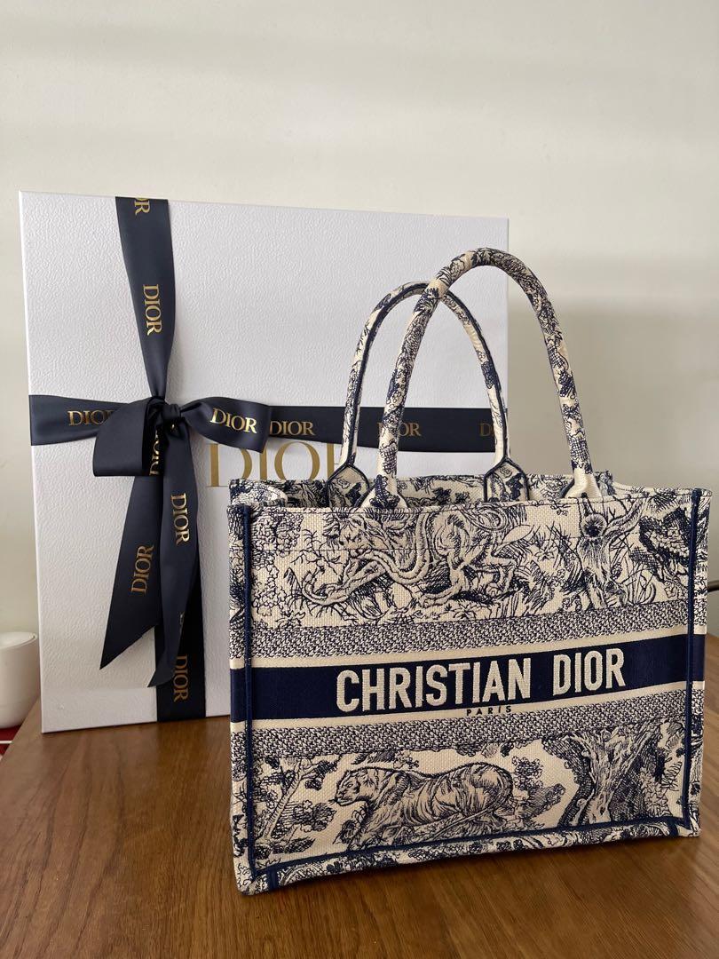 Túi xách nữ Dior book tote size 36 và 415cm da bò dập chữ nổi đẹp SI   lien fashion