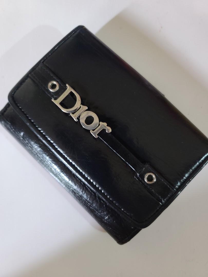 Dior Wallet (Category: Luxury Bags & Wallets) located in Manila. Submitted by shoppingspree008 (Listing ID 1112071968, Image 1). Description: This is a preloved Dior Wallet ♡ Please see photos to appreciate its beauty 💖.