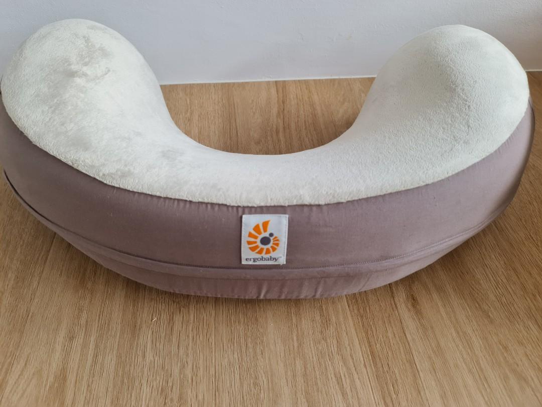 Ergobaby nursing outlet pillow baby bunting