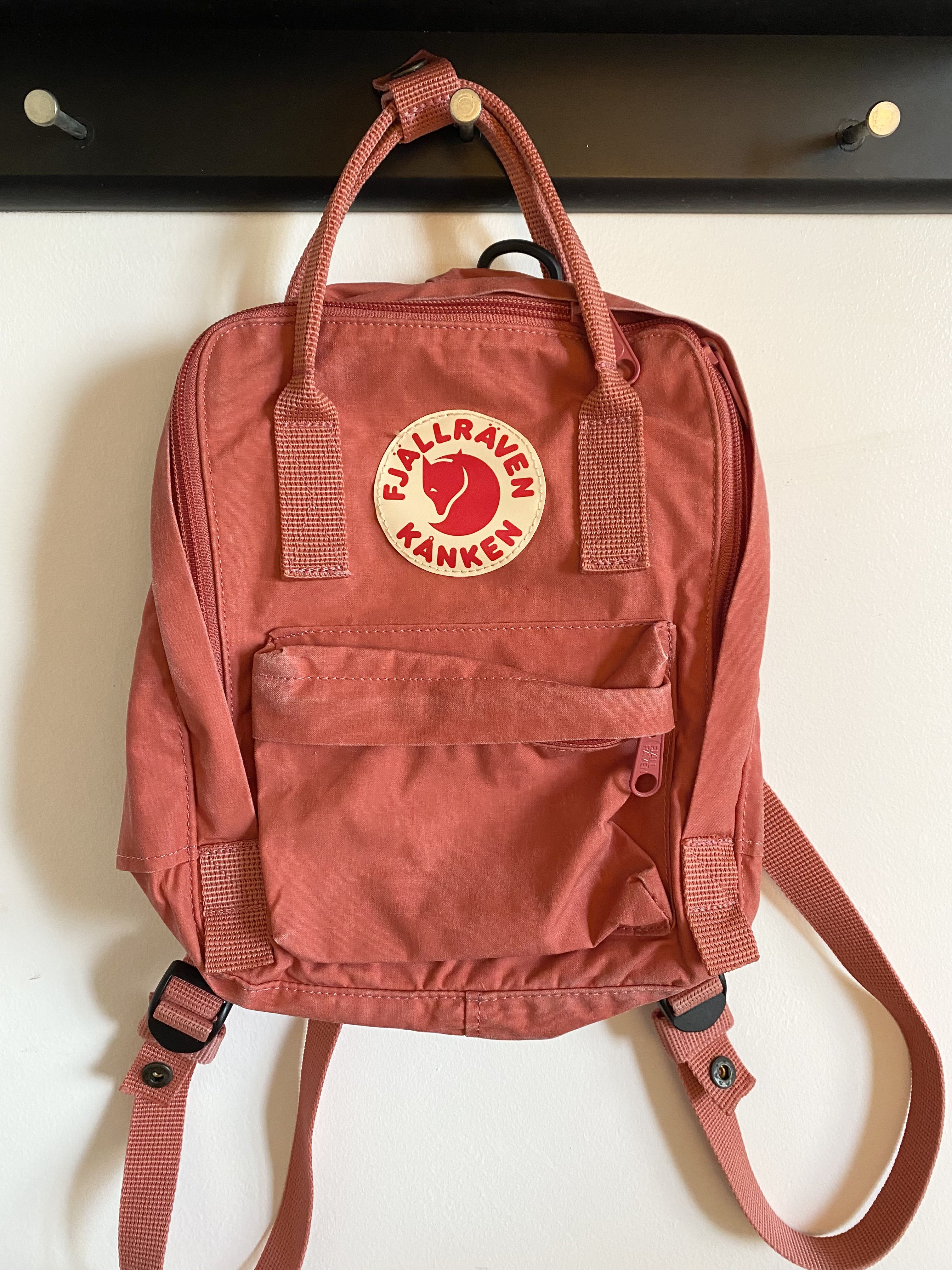 Fjallraven kanken sales mini dahlia
