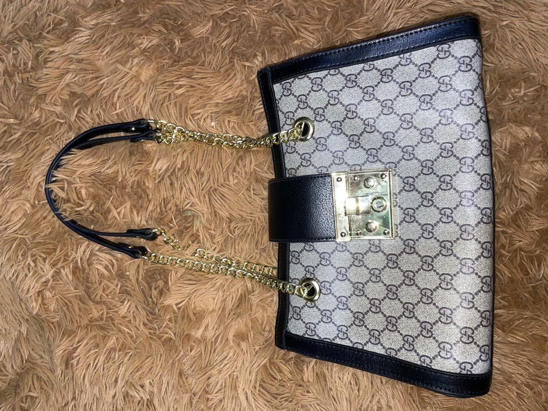 Gucci GG Supreme Padlock Chain Medium Shoulder Bag (SHF-23565) – LuxeDH