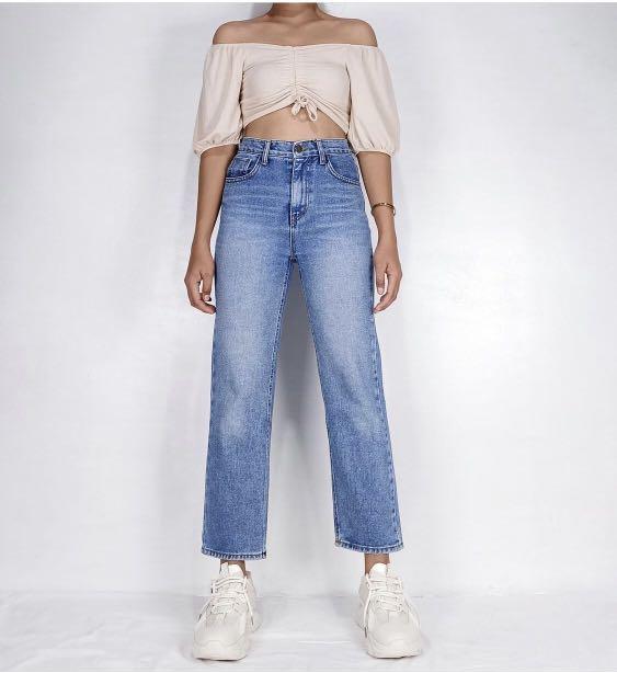 High waist straight cut mom jeans 