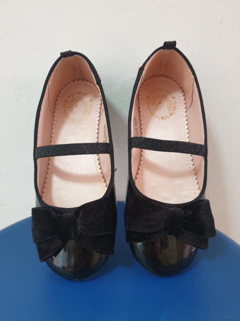 Girls black ballet pumps hot sale