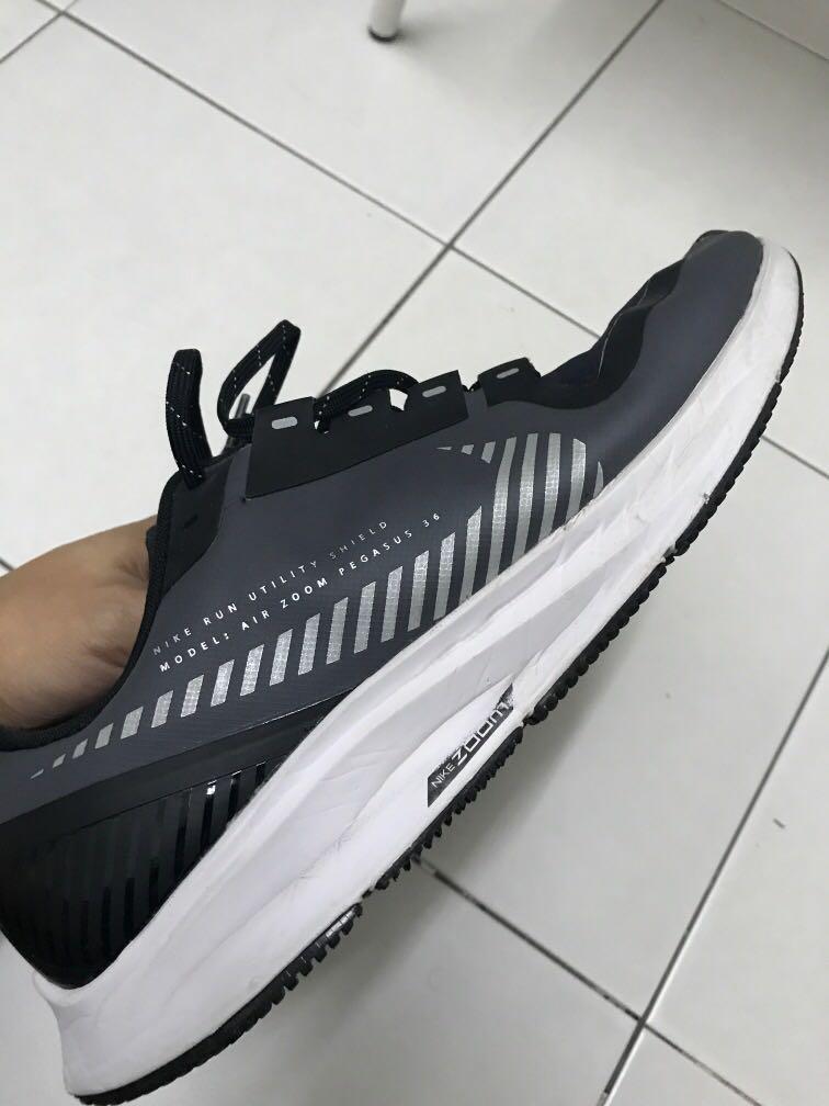 Nike top utility shield