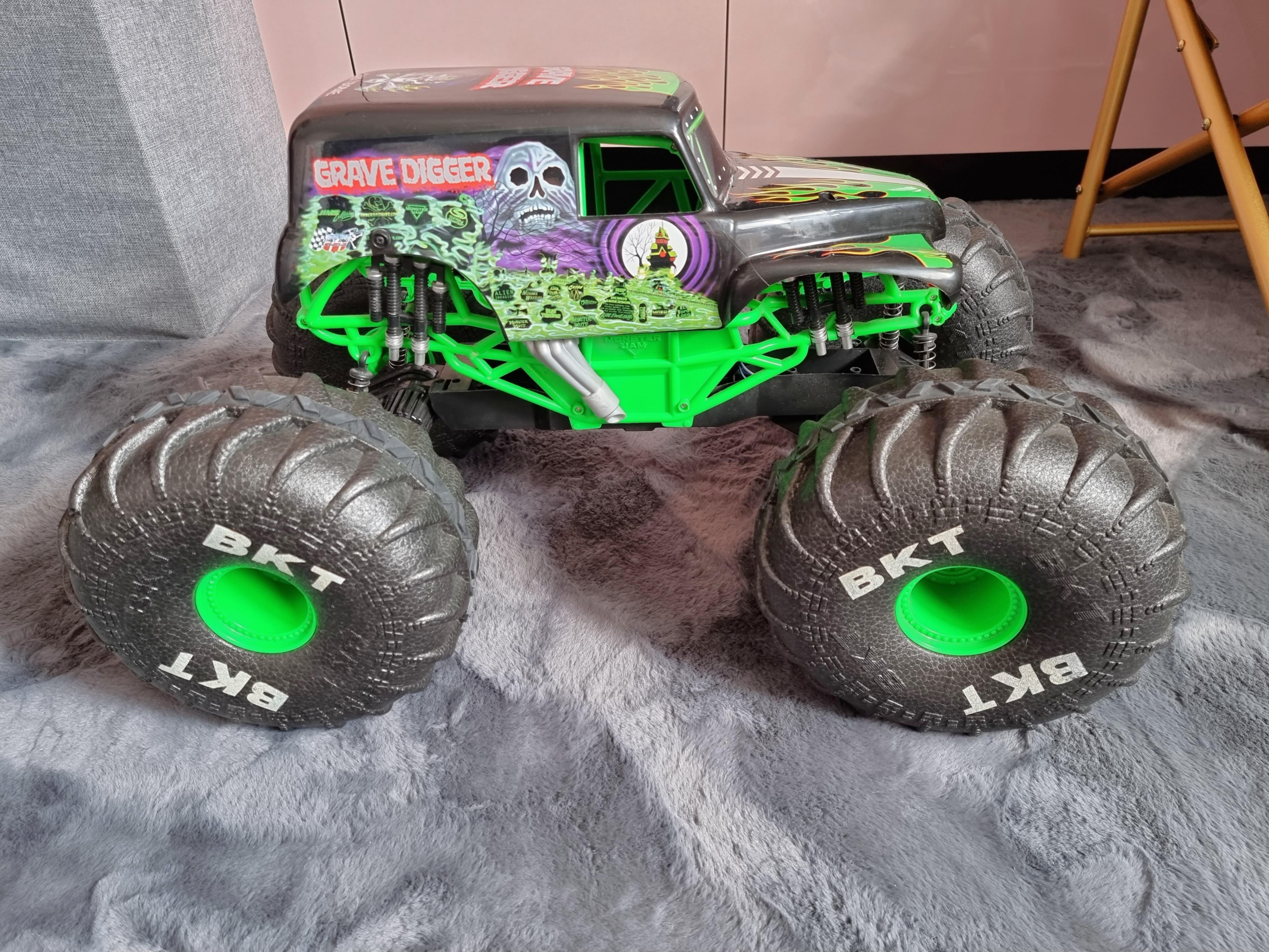 RC MEGA GRAVE DIGGER, Hobbies & Toys, Toys & Games on Carousell