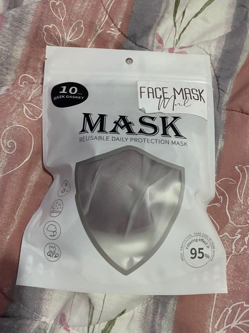 Reusable silicon face mask (Category: Face Masks & Face Shields) located in Lucena. Submitted by declutterqueen123 (Listing ID 1112076433, Image 1). Description: Bought from facemaskmnl Never used. Sealed. Inclusive of 10 filters. Free shipping via go go express.