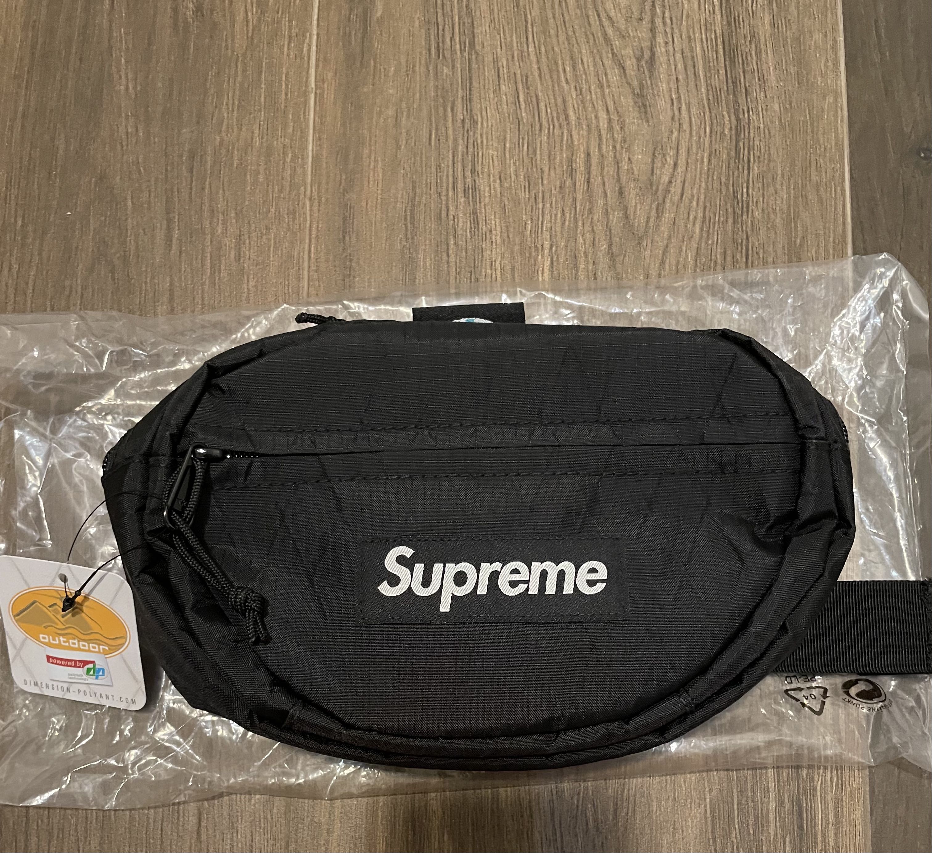 Supreme FW18 waist bag, 男裝, 袋, 腰袋、手提袋、小袋- Carousell