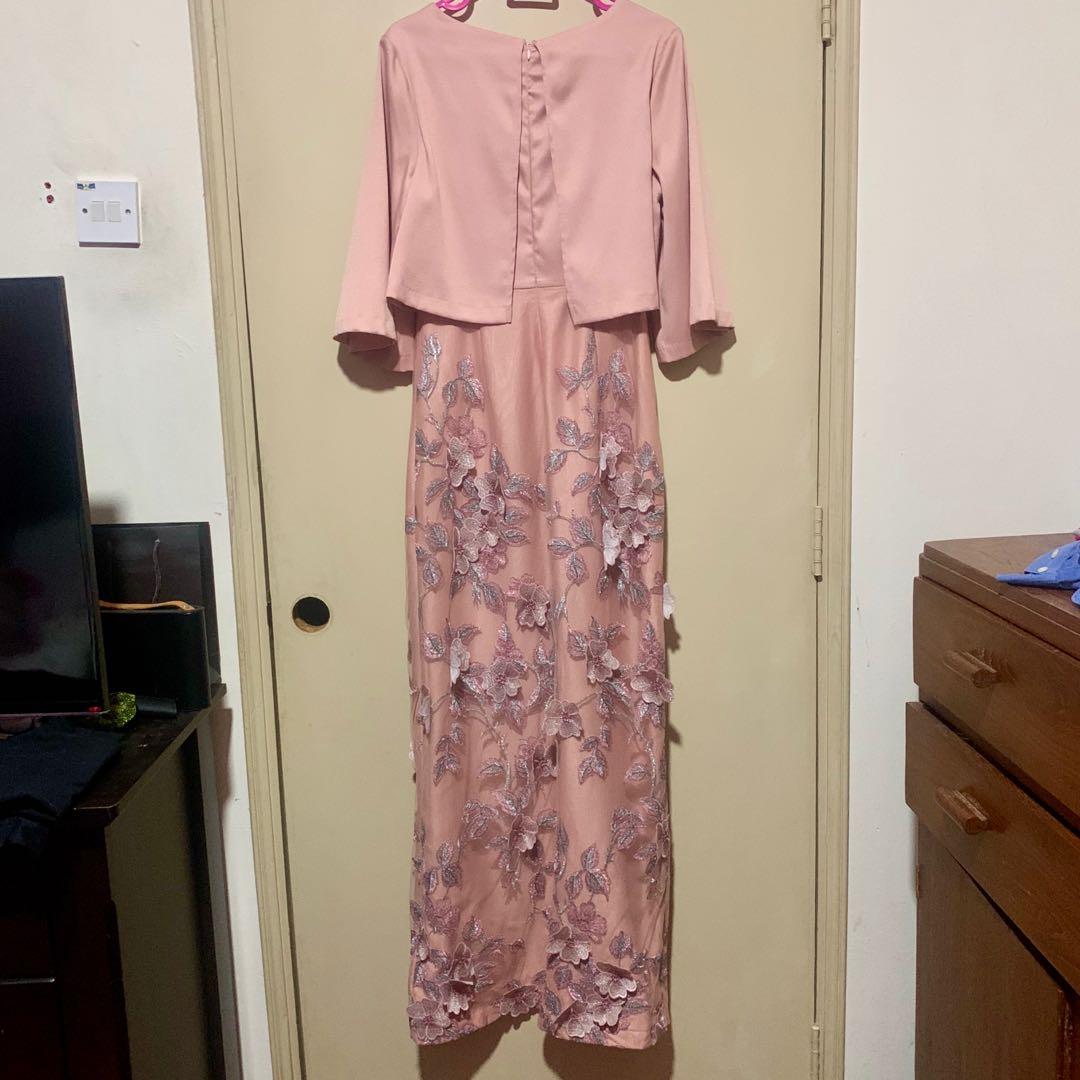 Zalia Raya Collection Pink Dress with Floral Embroidery, Women's Fashion, Muslimah Fashion, Dresses on Carousell Zalia Raya Collection Pink Dress with Floral Embroidery, Women's Fashion, Muslimah Fashion, Dresses on Carousell