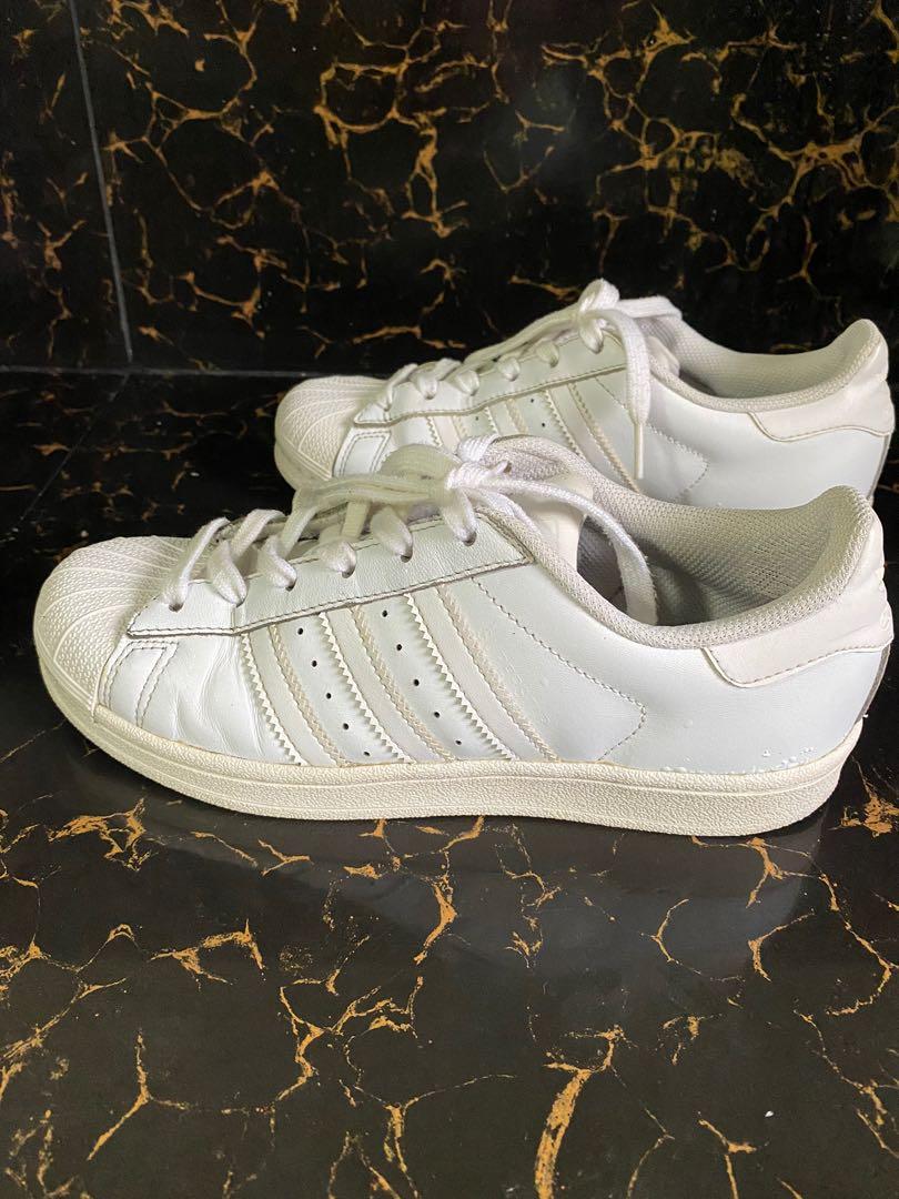 Adidas superstars store all white outfit