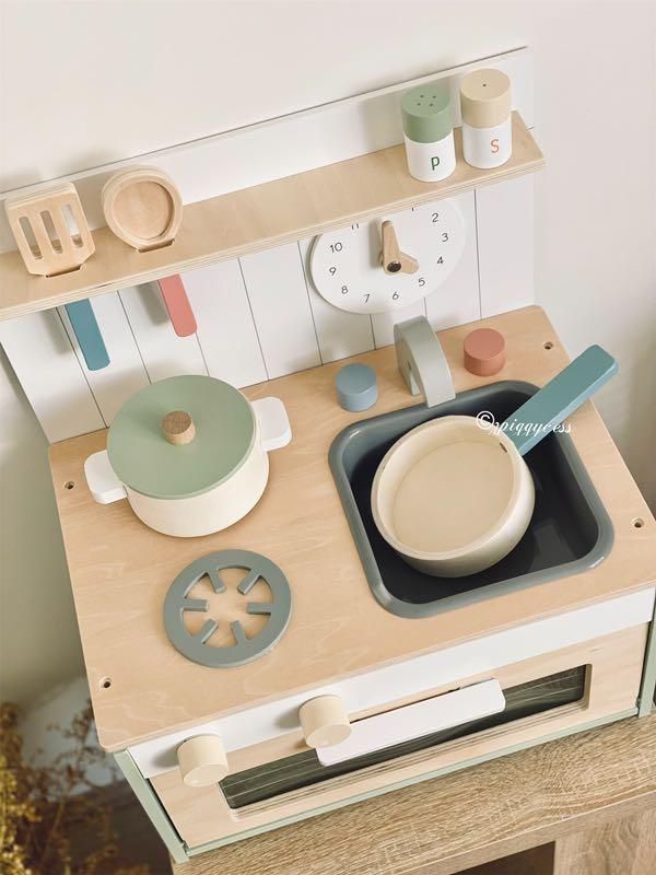 BNIB Wooden Toys Pretend Play Wooden Table Top Kitchen with Oven