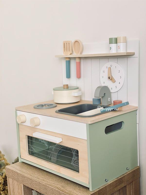 BNIB Wooden Toys Pretend Play Wooden Table Top Kitchen with Oven